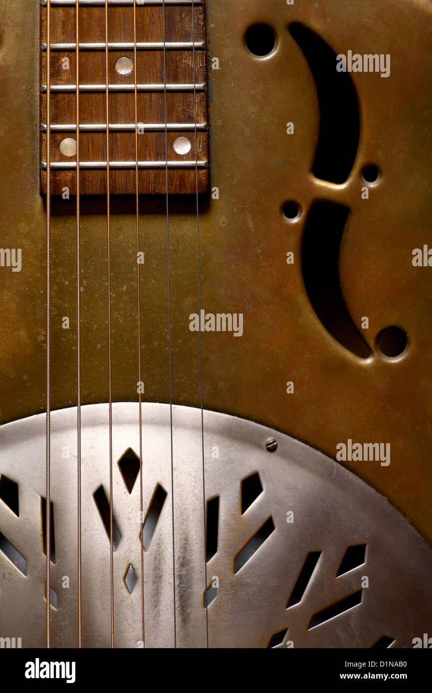 Tourné en couleur d'un dobro guitare vintage Banque D'Images