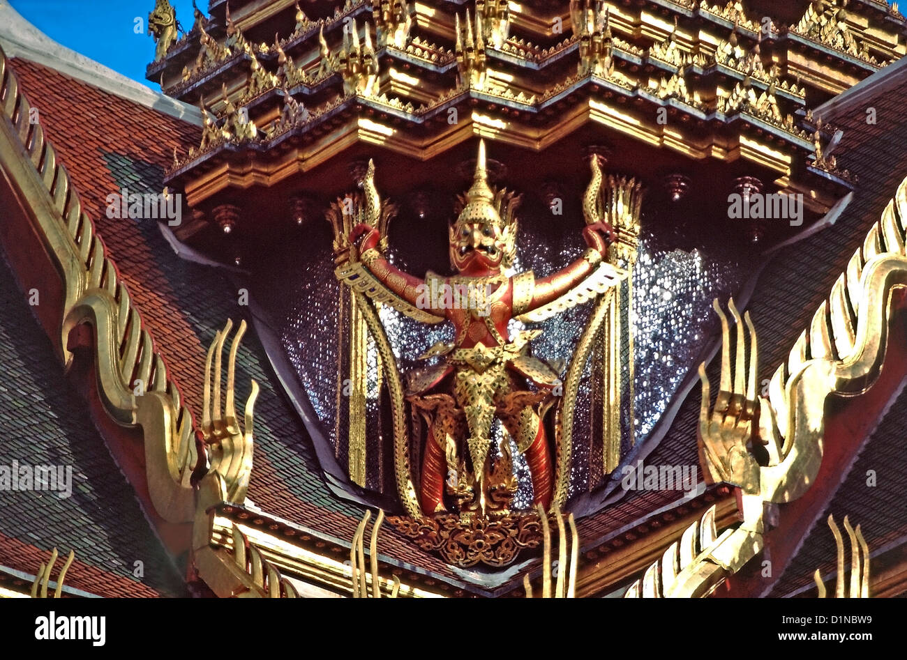 Une image sur le toit, le Temple du Bouddha d'Émeraude, Bangkok Banque D'Images