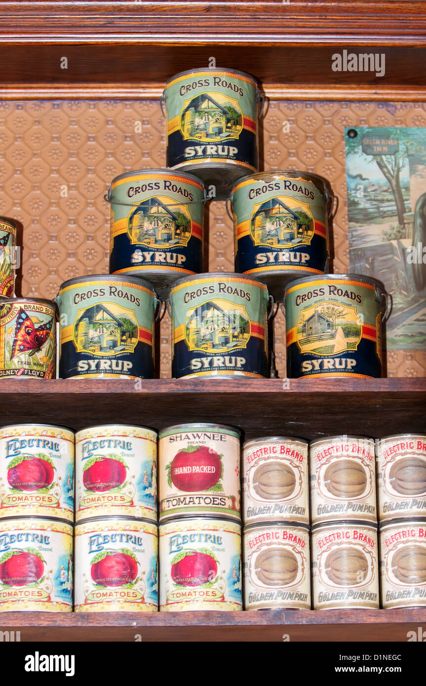 La nourriture en vieux marchandises, traverser des routes, sirop de tomates, de citrouilles, d'or, marque Shawnee marque électrique. Banque D'Images
