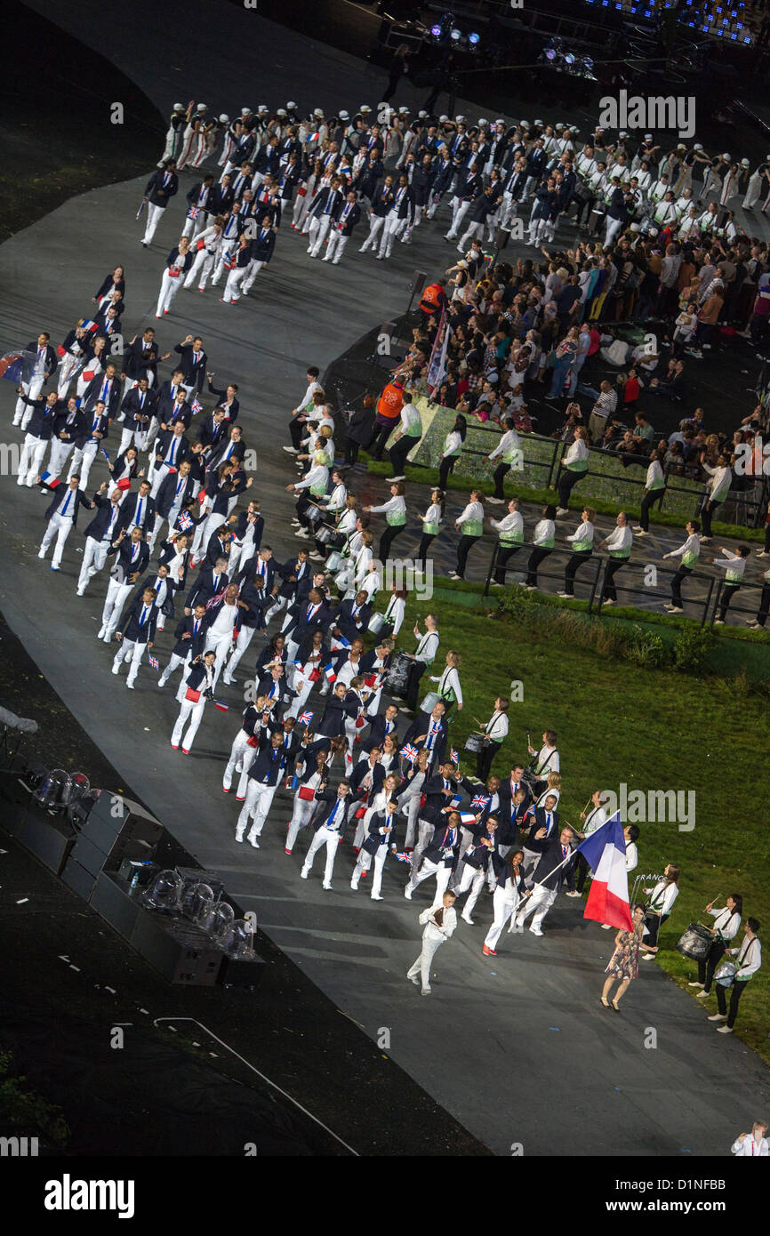 L'équipe Française dirigée par Ruddy Zang Milama porte-drapeau lors des cérémonies d'ouverture, Jeux Olympiques Londres 2012 Banque D'Images