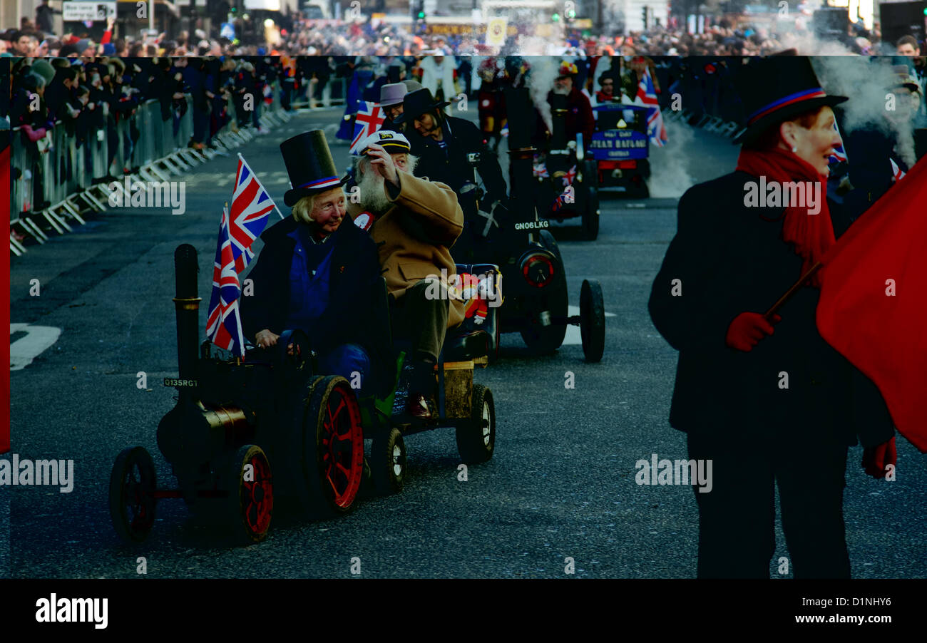 Londres, Royaume-Uni. 1er janvier 2013. Les participants au défilé du Nouvel An de Londres passent par le centre de Londres, 01 janvier 2013. Des milliers de personnes étaient alignés sur la route pour regarder l'événement annuel. Crédit : George Henton/Alamy Live News Banque D'Images