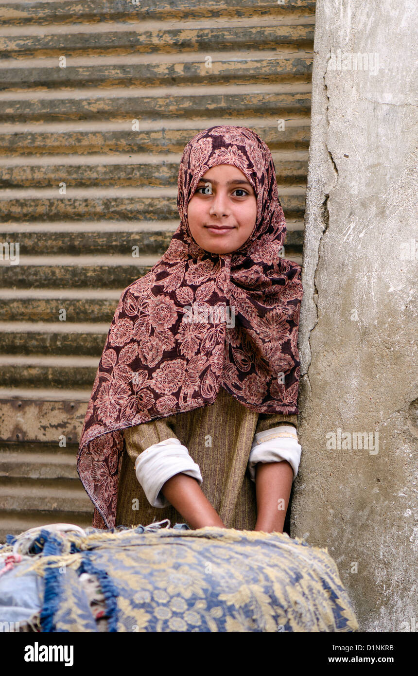 Jeune fille musulmane au Caire, Egypte Banque D'Images