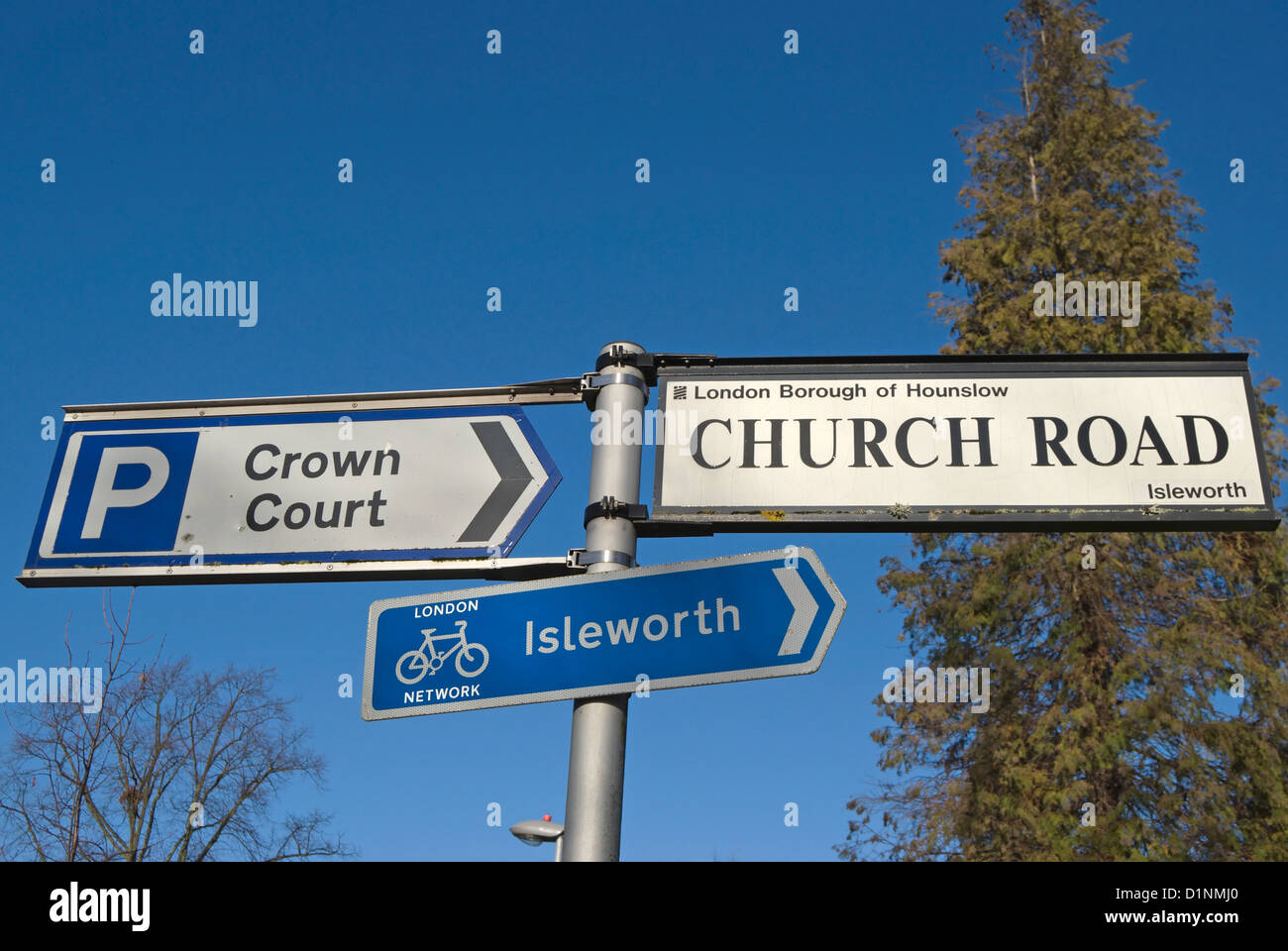 Signalisation routière pour church road, isleworth crown court, et un réseau local londres randonnée à vélo, Middlesex, Angleterre Banque D'Images