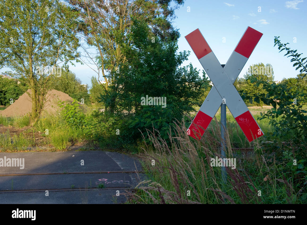 Berlin, Allemagne, et à St Andrew's cross sur les pistes Gleisdreiecksgelaende Banque D'Images
