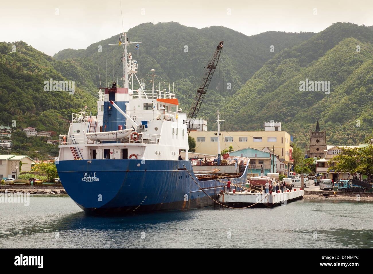 Un navire à quai, le port de Soufrière, Sainte-Lucie, Caraïbes, Antilles Banque D'Images