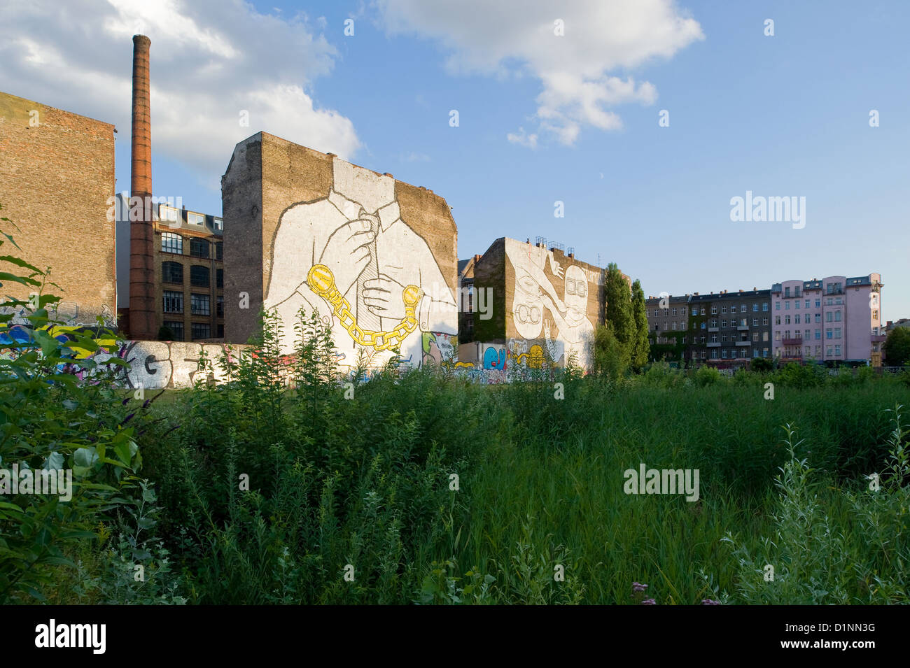 Berlin, Allemagne, les murs coupe-feu avec des peintures murales sur le terrain Mediaspree Banque D'Images