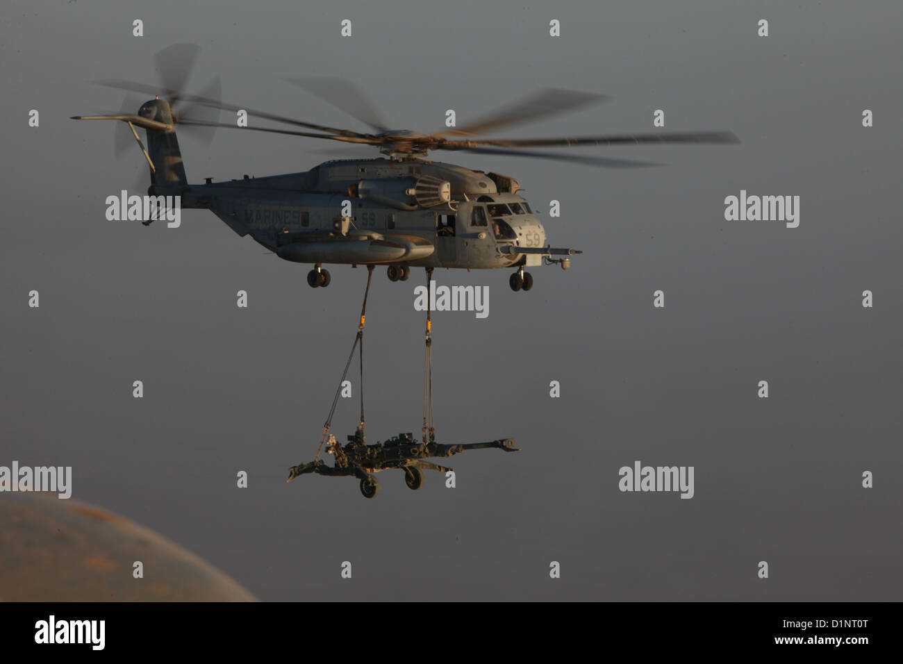 Deux Corps des Marines américains CH-53E Super Etalons avec Marine hélicoptère lourd Banque D'Images