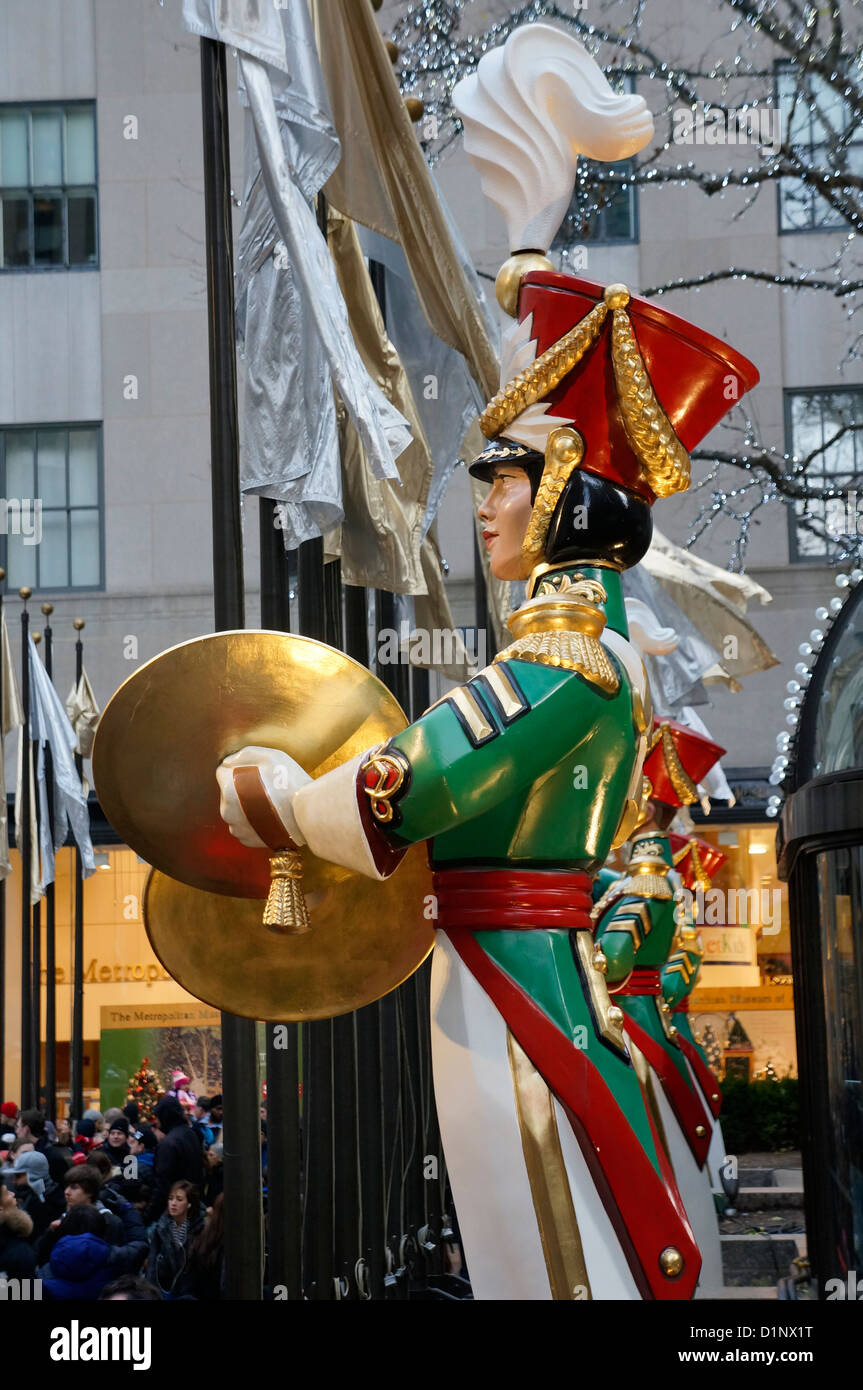 Soldat de plomb du Rockefeller Center à Noël, New York City, NY Banque D'Images