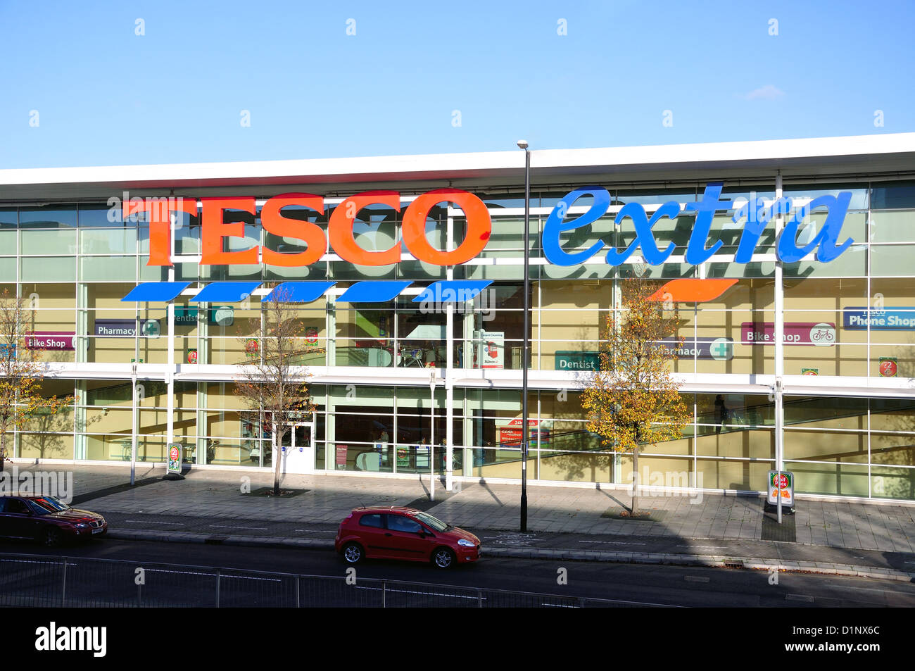 Supermarché Tesco Extra Store, rue Wellington, Slough, Berkshire, Angleterre, Royaume-Uni Banque D'Images