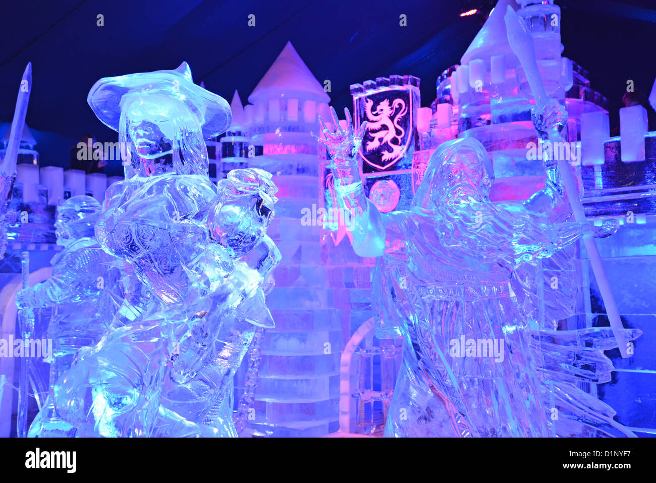 Snow & Ice Magic Festival des sculptures en glace, Stationsplein, Bruges,  Flandre occidentale Province, Région flamande, Belgique Photo Stock - Alamy