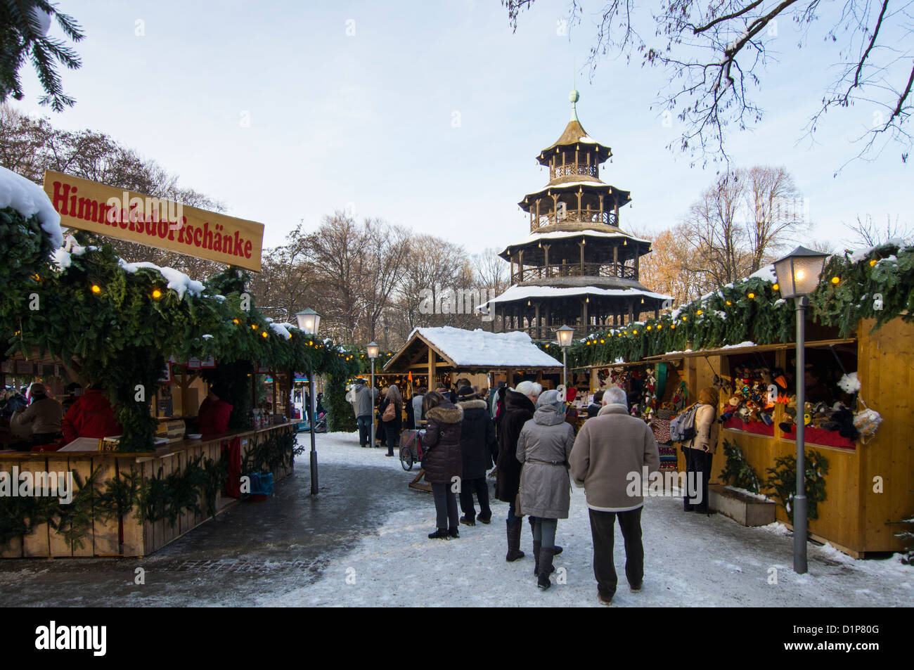 Marché de Noël à la Tour Chinoise dans le Jardin Anglais de Munich, Allemagne, Haute-Bavière Banque D'Images