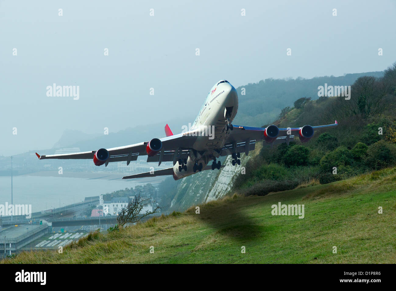 Une image composite montrant comment la décoller d'un aéroport peut paraître fictive Dover Banque D'Images