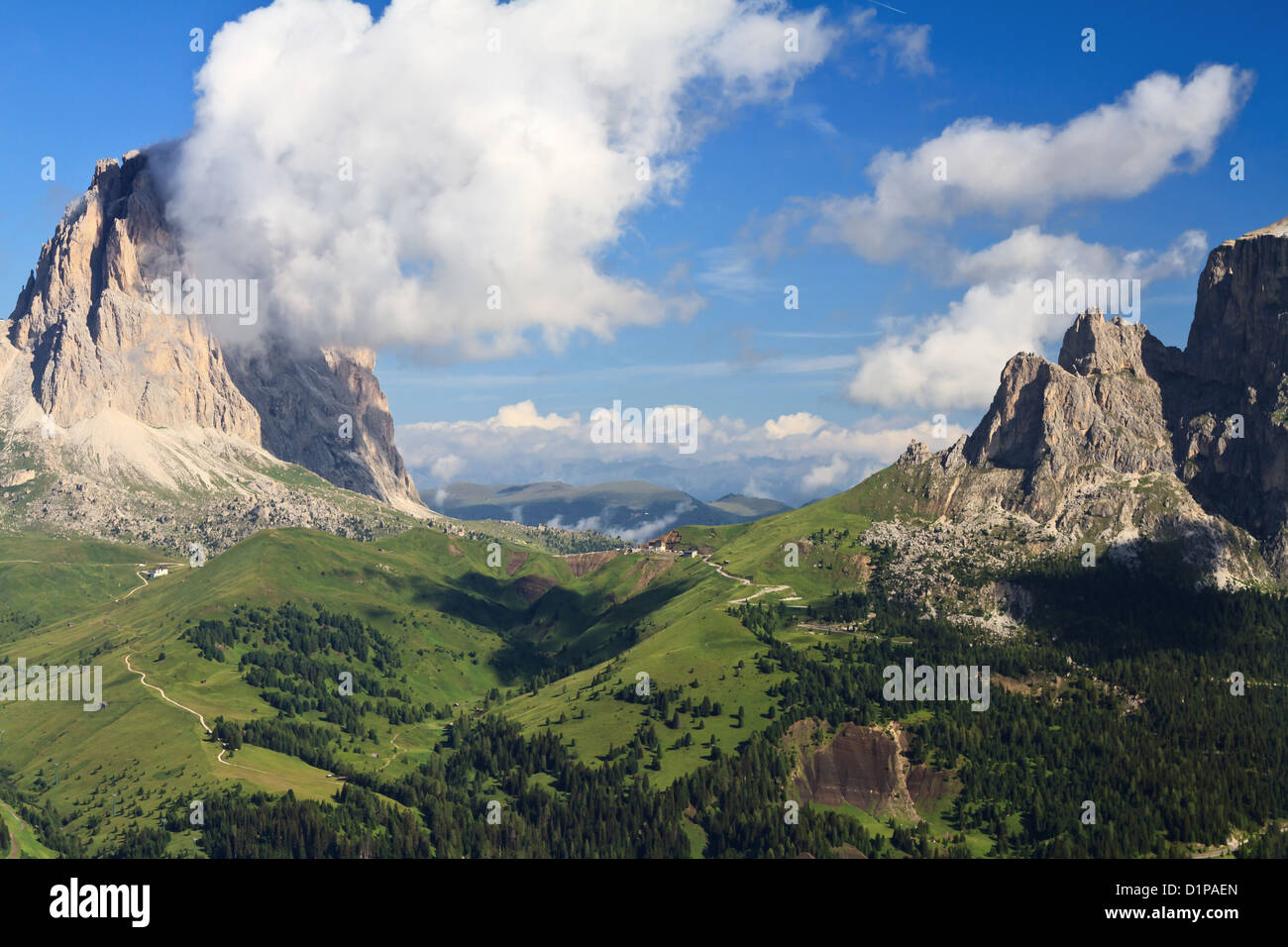 Sella pass entre Gardena et vallée de Fassa, Dolomites italiennes Banque D'Images