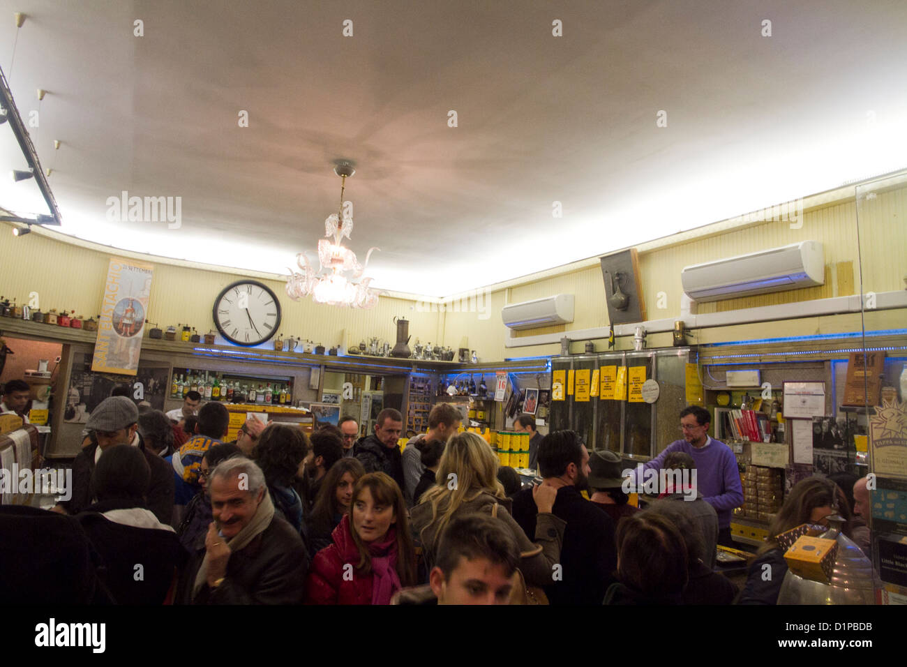 Cafe de Rome les gens de l'intérieur 'Caffe Sant Eustachio' Italie Banque D'Images