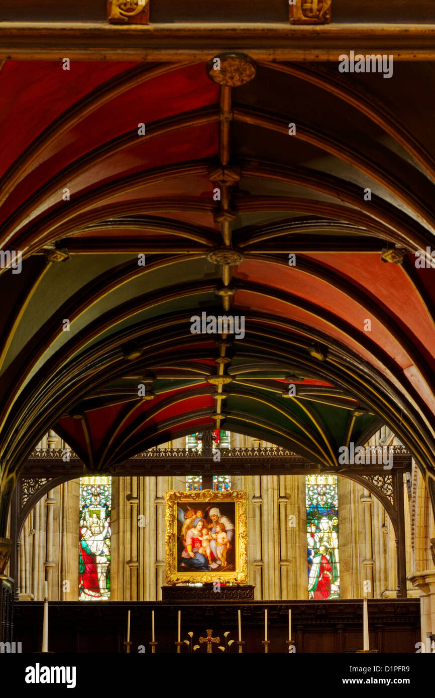 L'autel à l'extrémité est de l'abbaye de Hexham à jusqu'au début de l'écran Anglais Choir, Northumberland, England Banque D'Images