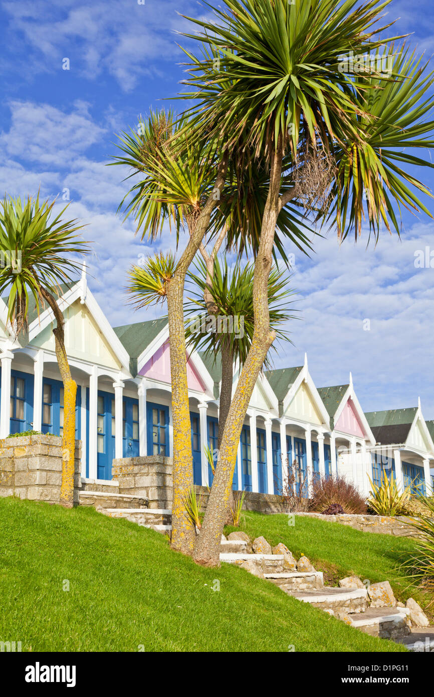 De cabines dans Greenhill jardins sur la promenade de front de mer Esplanade Weymouth Dorset England UK GB EU Europe Banque D'Images