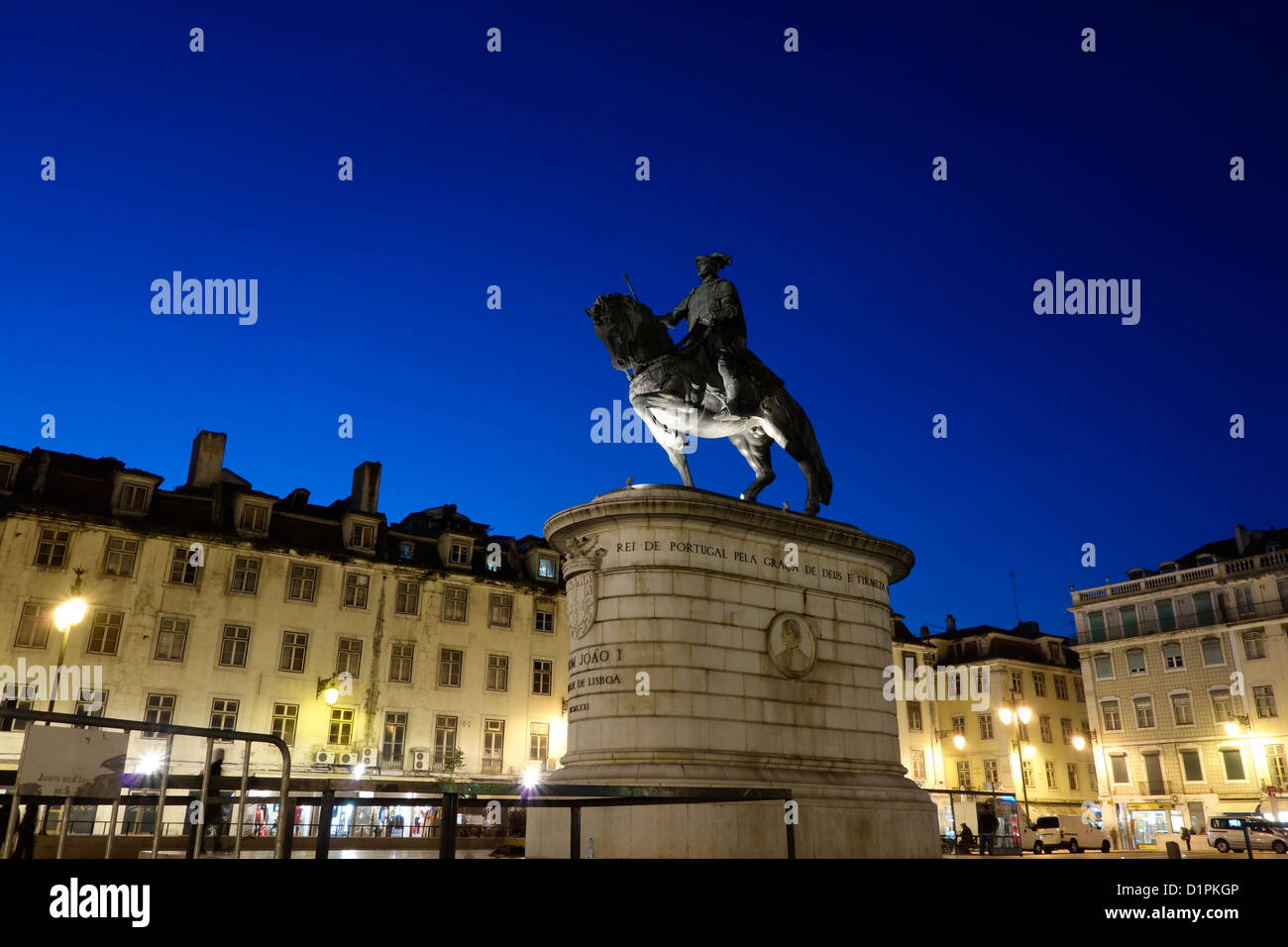 Portugal Lisbonne Praça da Figueira crépuscule statue Banque D'Images