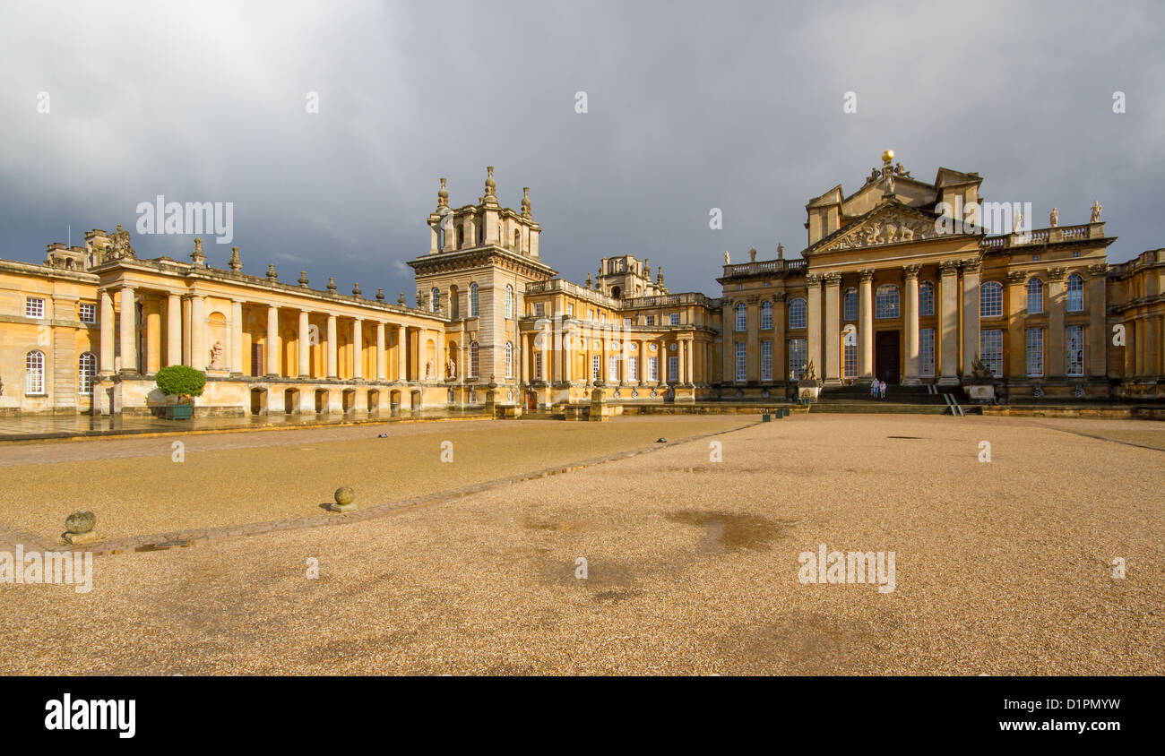 Blenheim Palace Grande cour. Woodstock, Oxfordshire, Angleterre. Naissance de Winston Churchill et l'UNESCO World Heritage Site. Banque D'Images