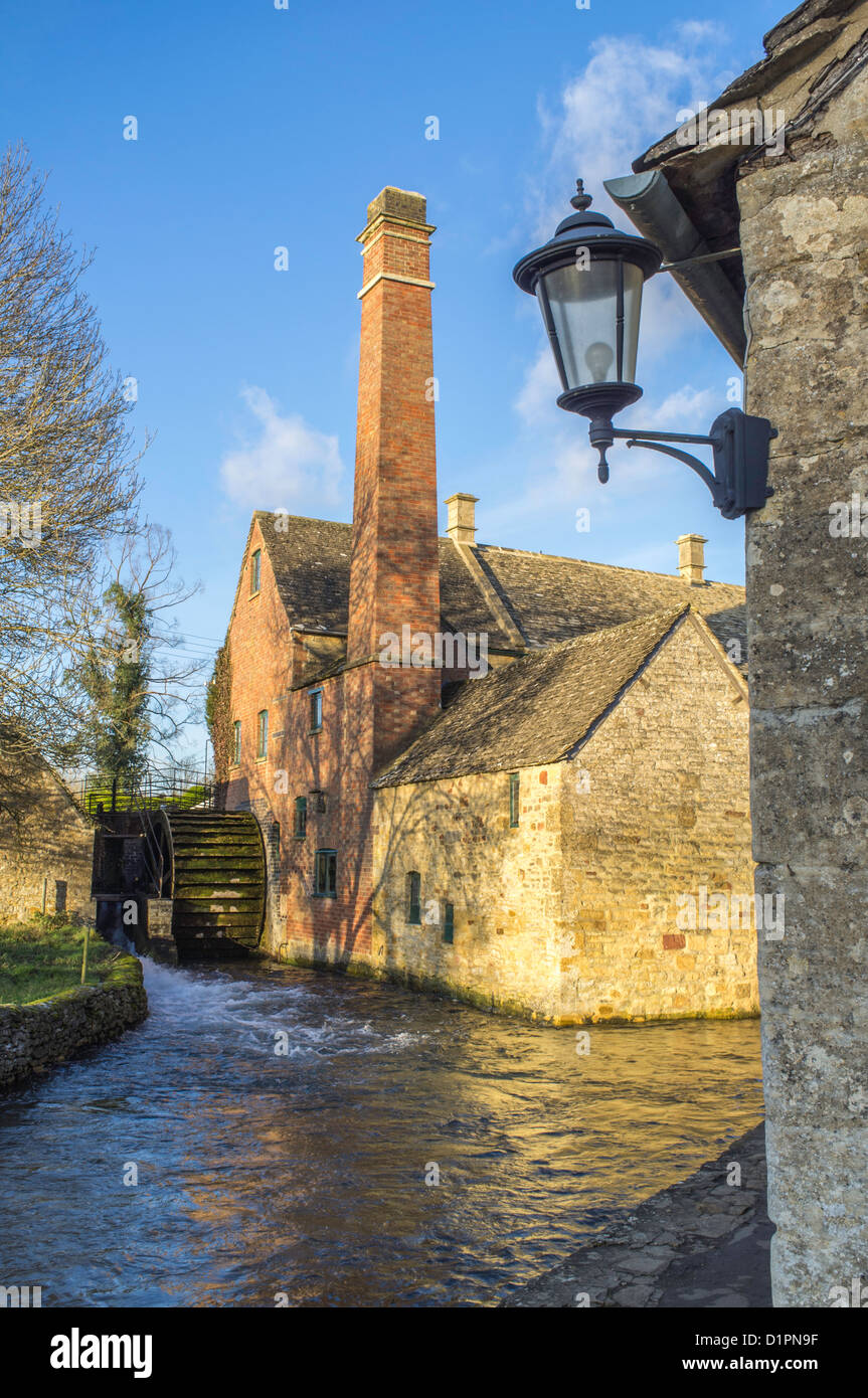 Lower Slaughter moulin à eau sur la rivière Eye, les Cotswolds, Gloucestershire, England, UK Banque D'Images