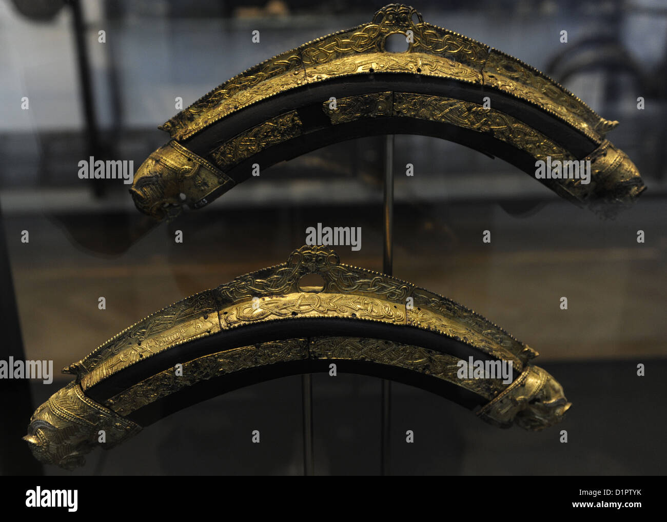 L'art viking du nord de l'Europe. Deux beaux colliers pour transport chevaux ont été trouvés enterrés près du tumulus d'Bjerringhoj. Banque D'Images