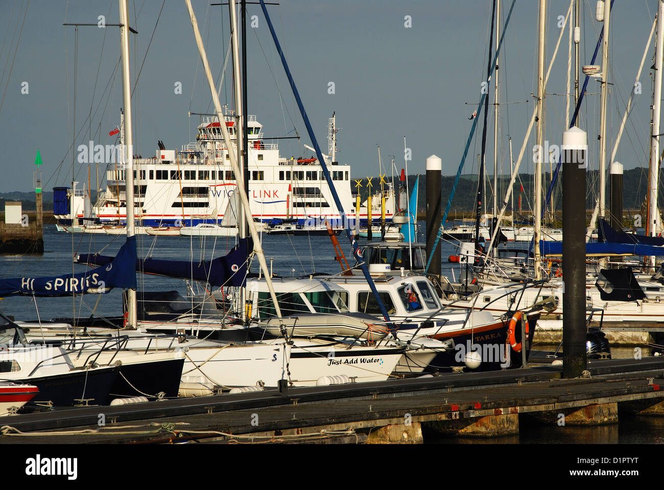 L'île de Wight ferry arrivant à Lymington Hampshire UK Banque D'Images