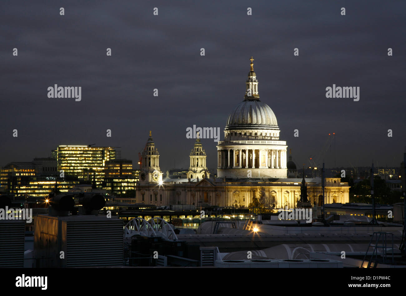 Vue sur l'horizon de la Cathédrale St Paul, Ville de London, UK Banque D'Images