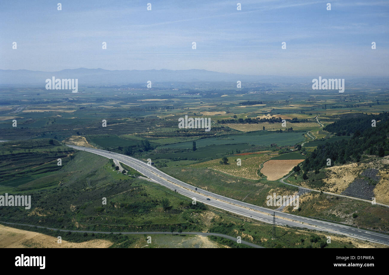 L'Espagne. La Rioja Alta. Vue Panoramique. Les cultures et les vignes. Près de Haro. AP 68 autoroute. Banque D'Images