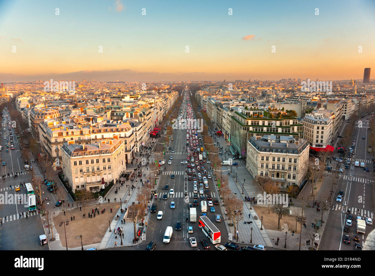 Vue sur Paris depuis l'Arc de triomphe, France. Banque D'Images