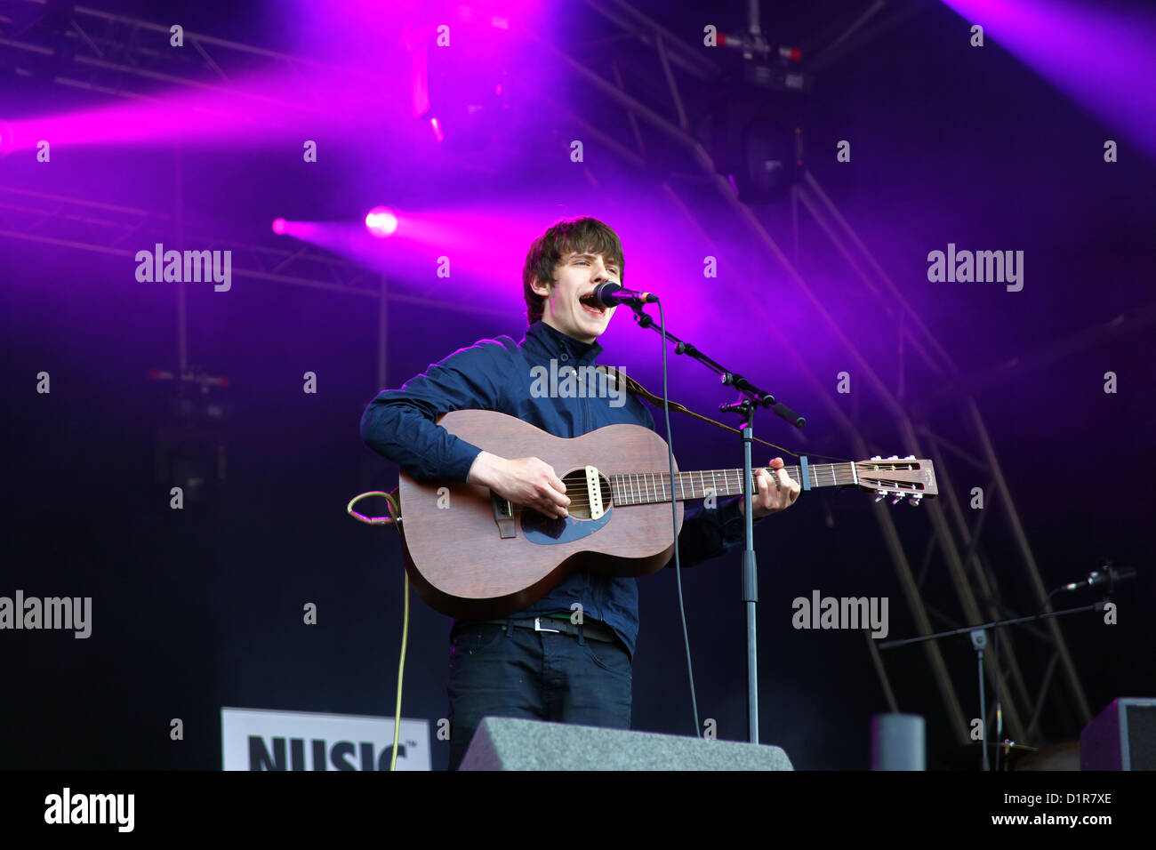 Jake Bugg il se produit au Festival de musique de splendeur, 2012, Nottingham Wollaton Park Banque D'Images