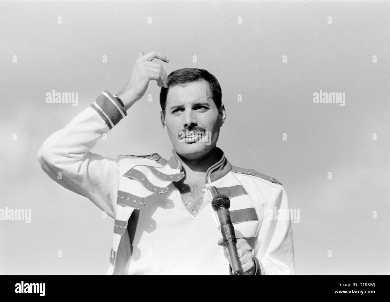 Freddie Mercury, chanteur du groupe légendaire de rock Queen en concert à Slane Castle, Slane, comté de Meath, Irlande 1986. Banque D'Images