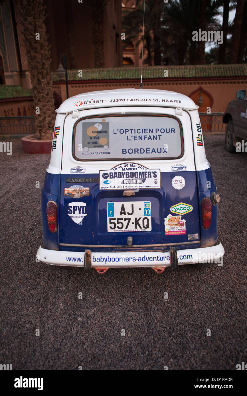 Le Maroc, Zagora, Renault 4. Banque D'Images