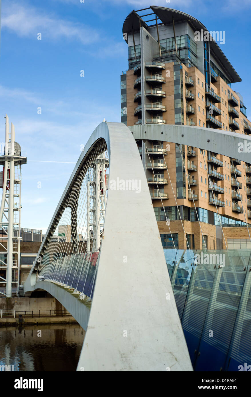 L'ascenseur, pont ou passerelle du millénaire, au cours de la Manchester Ship Canal à Salford Quays, Manchester, Angleterre, RU Banque D'Images