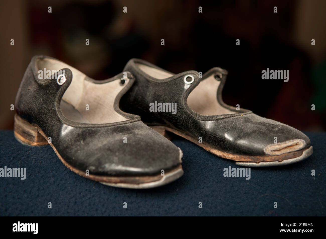 Un très aimée, beaucoup porté vieille paire de chaussures de danse tap pour enfants Banque D'Images