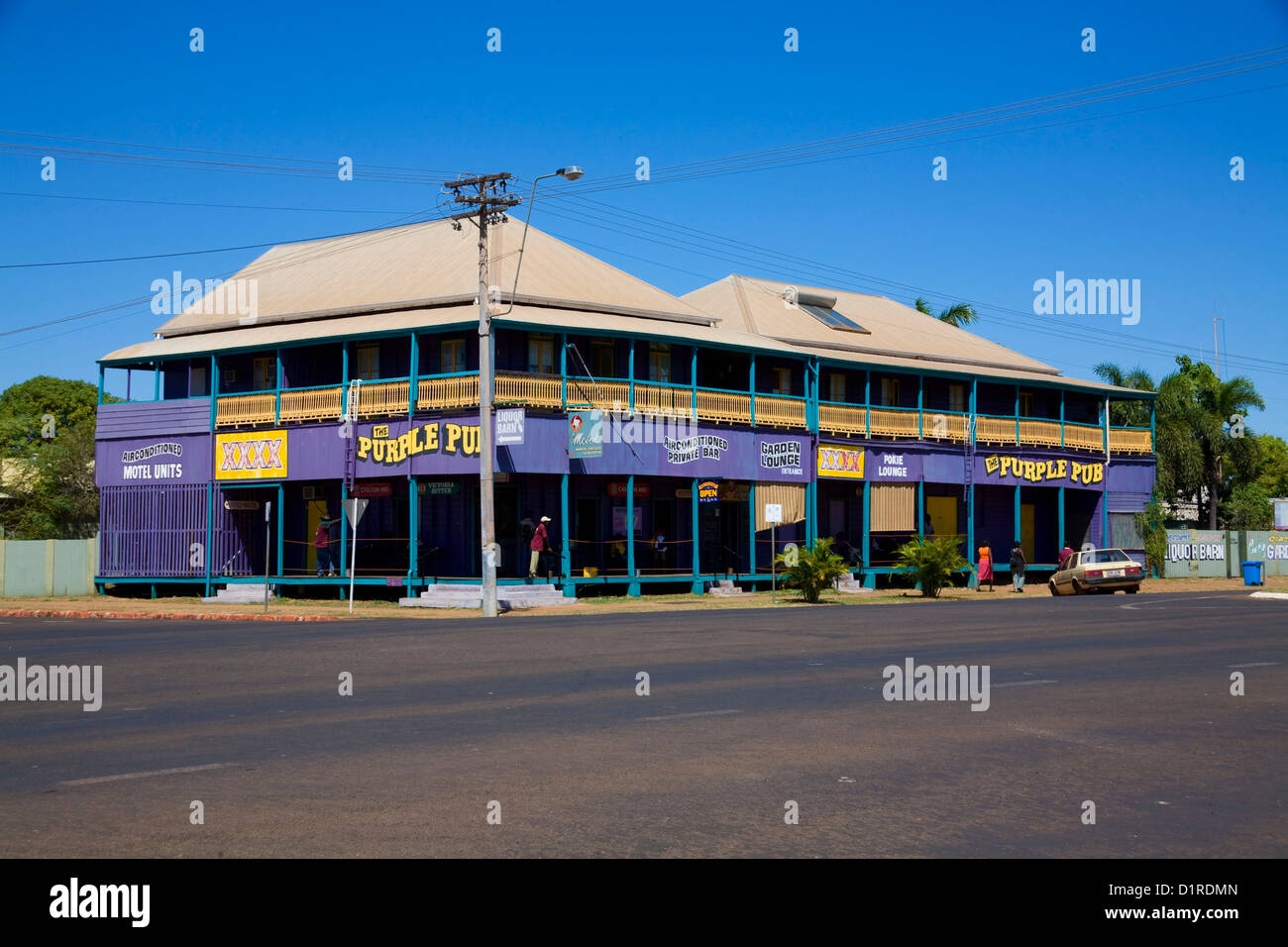 L'hôtel style Queenslander Outback Pub violet ou National Hotel à Normanton Queensland Banque D'Images