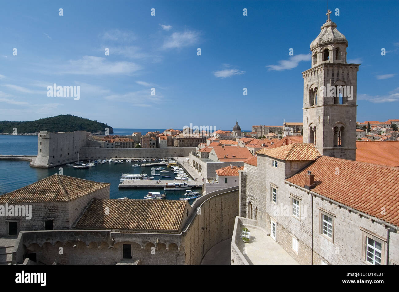 Elk192-3458 Croatie, Dubrovnik, Monastère dominicain fr au-dessus 14e c. avec vue sur le vieux port Banque D'Images
