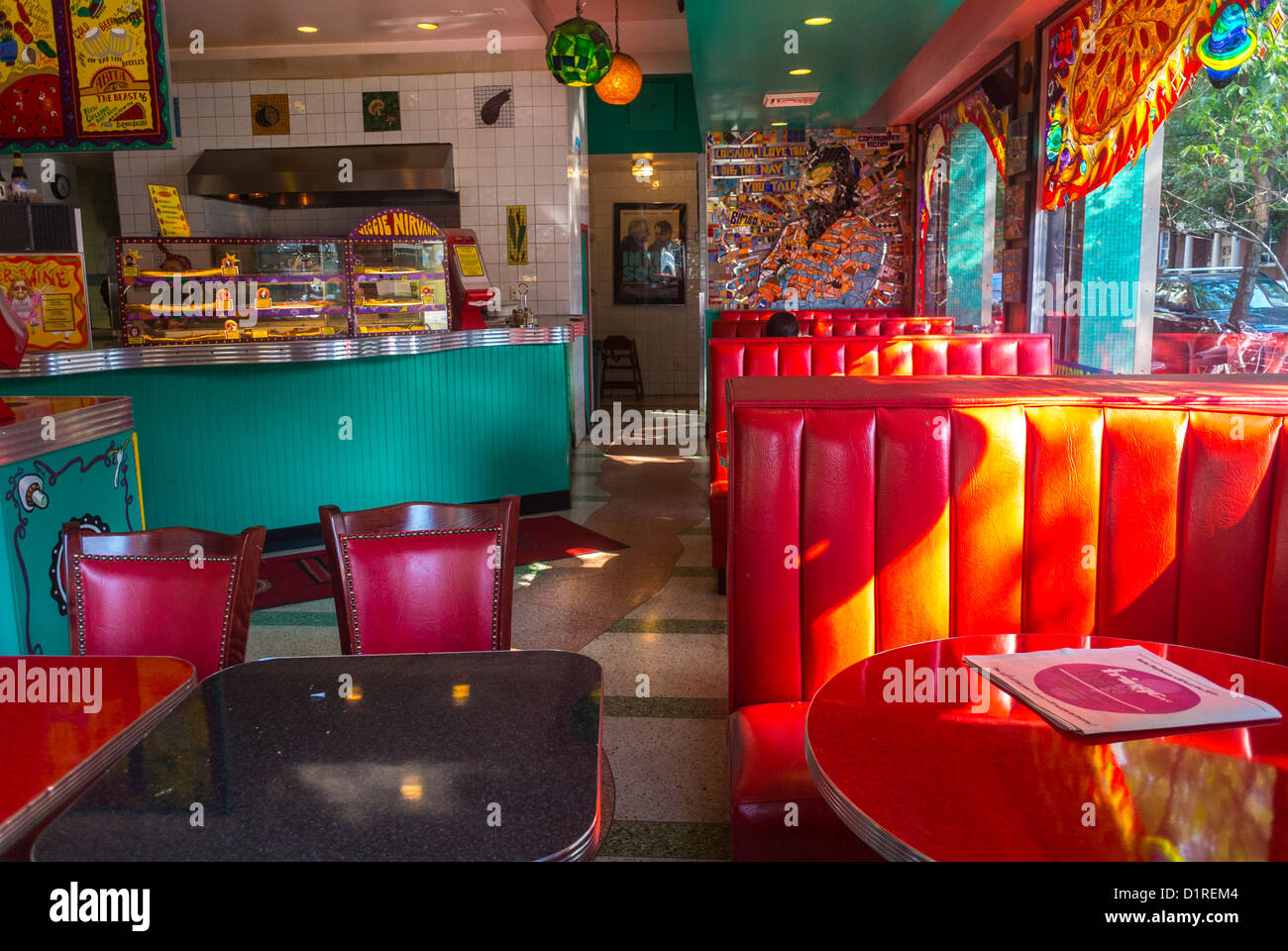 New York, NY, États-Unis, Inside American Vintage Diner style, restaurant italien  Pizzeria, « Two Boots » dans le restaurant rétro East Village, décoration  intérieure années 50 Photo Stock - Alamy