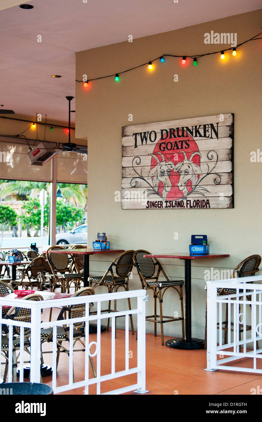 Un bar de plage au Riviera Beach Florida, appelé "Deux chèvres ivre'. Banque D'Images