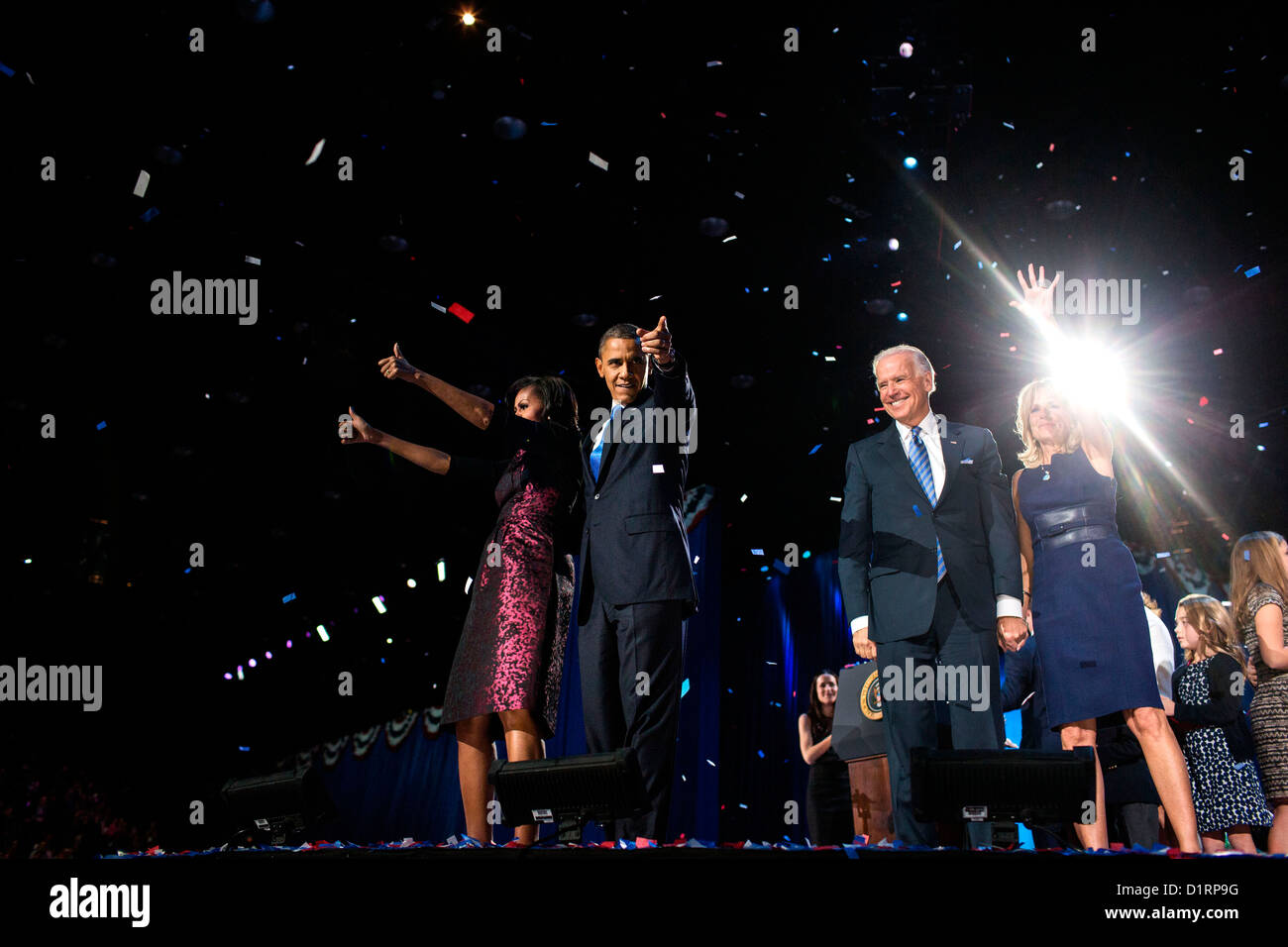 Le président américain Barack Obama avec la Première Dame Michelle, Vice-président Joe Biden et son épouse Jill après la soirée électorale allocution à McCormick Place, le 6 novembre 2012 à Chicago, IL. Banque D'Images