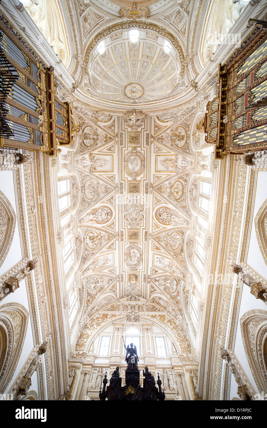 Lunette voûte et coupole de la cathédrale Mezquita de Cordoue, Andalousie, espagne. Banque D'Images