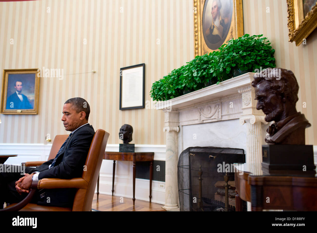 Le président américain Barack Obama lors d'une réunion dans le bureau ovale de la Maison Blanche le 28 septembre 2012 à Washington, DC. Banque D'Images