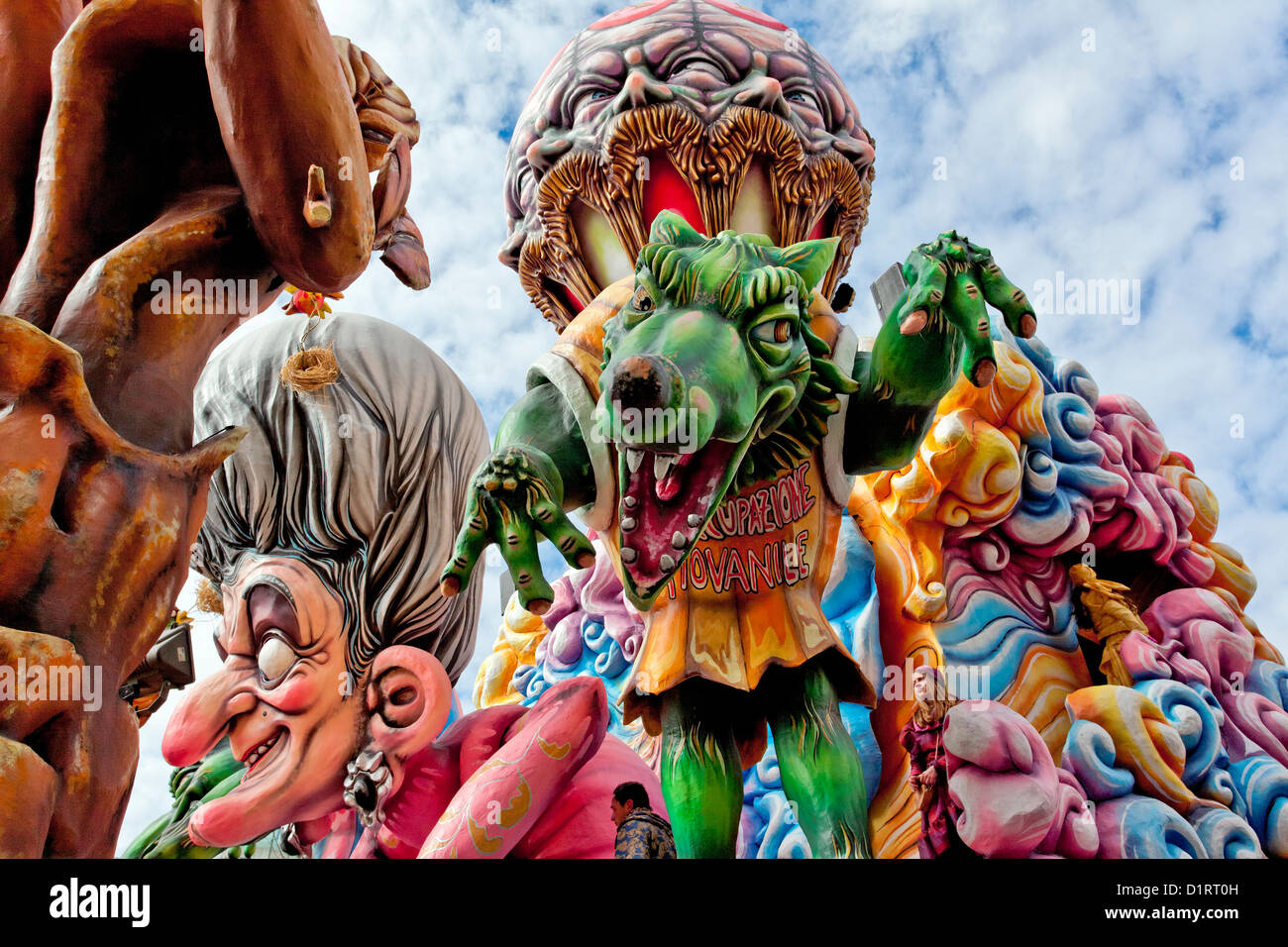 Le chômage comme un loup sur un char de carnaval au cours d'une célèbre et Traditionsl Padare Carnaval de Putignano en 2012 Banque D'Images