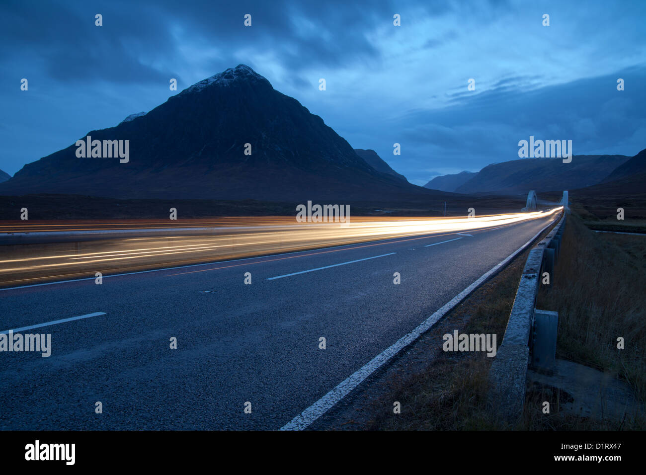 A82 l'Ecosse la nuit sur Glencoe en regardant vers l'Buachaille Banque D'Images