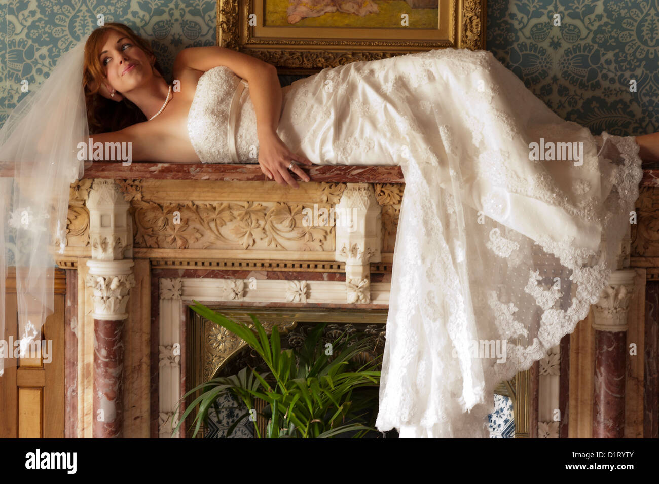 Bride sur une cheminée victorienne de Highbury Hall. Banque D'Images