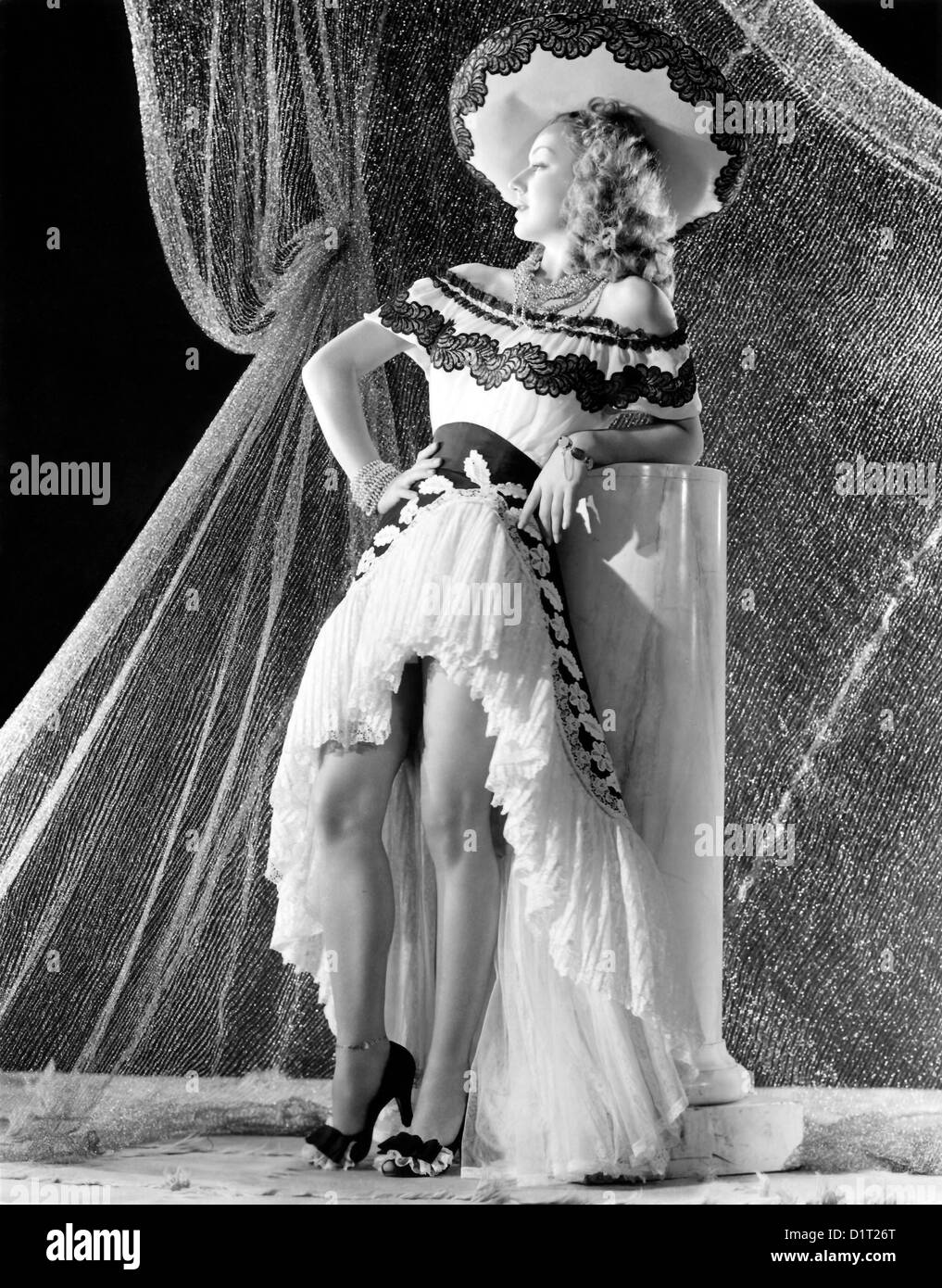 La musique dans Manhattan 1944 RKO encore de film avec Anne Shirley Banque D'Images