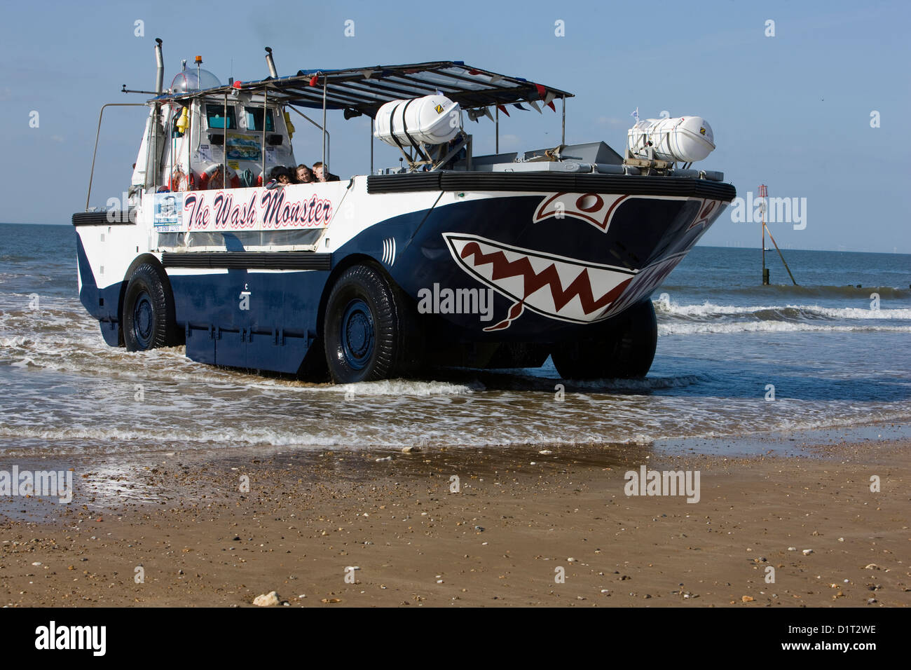 Le wash Monster véhicule amphibie sur la plage de Hunstanton, Norfolk Banque D'Images