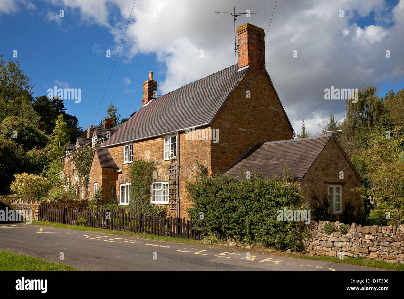 Jolie maison en pierre, Warwickshire, Angleterre Banque D'Images