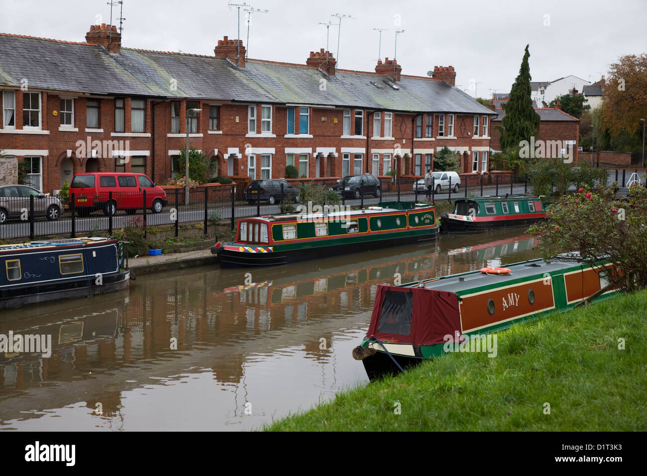 Maisons en terrasse le long du canal de Shropshire Union à Chester, Cheshire Banque D'Images