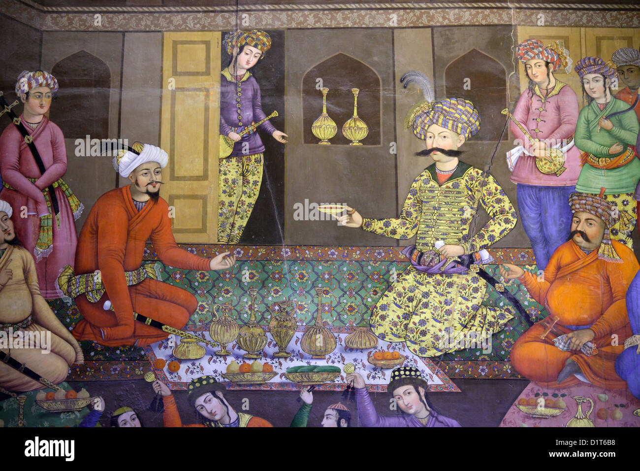 Fresque au palais Chehel Sotoun montrant l'accueil assemblée générale de Shah Abbas pour Vali Mohammad Khan, Isfahan, Iran Banque D'Images