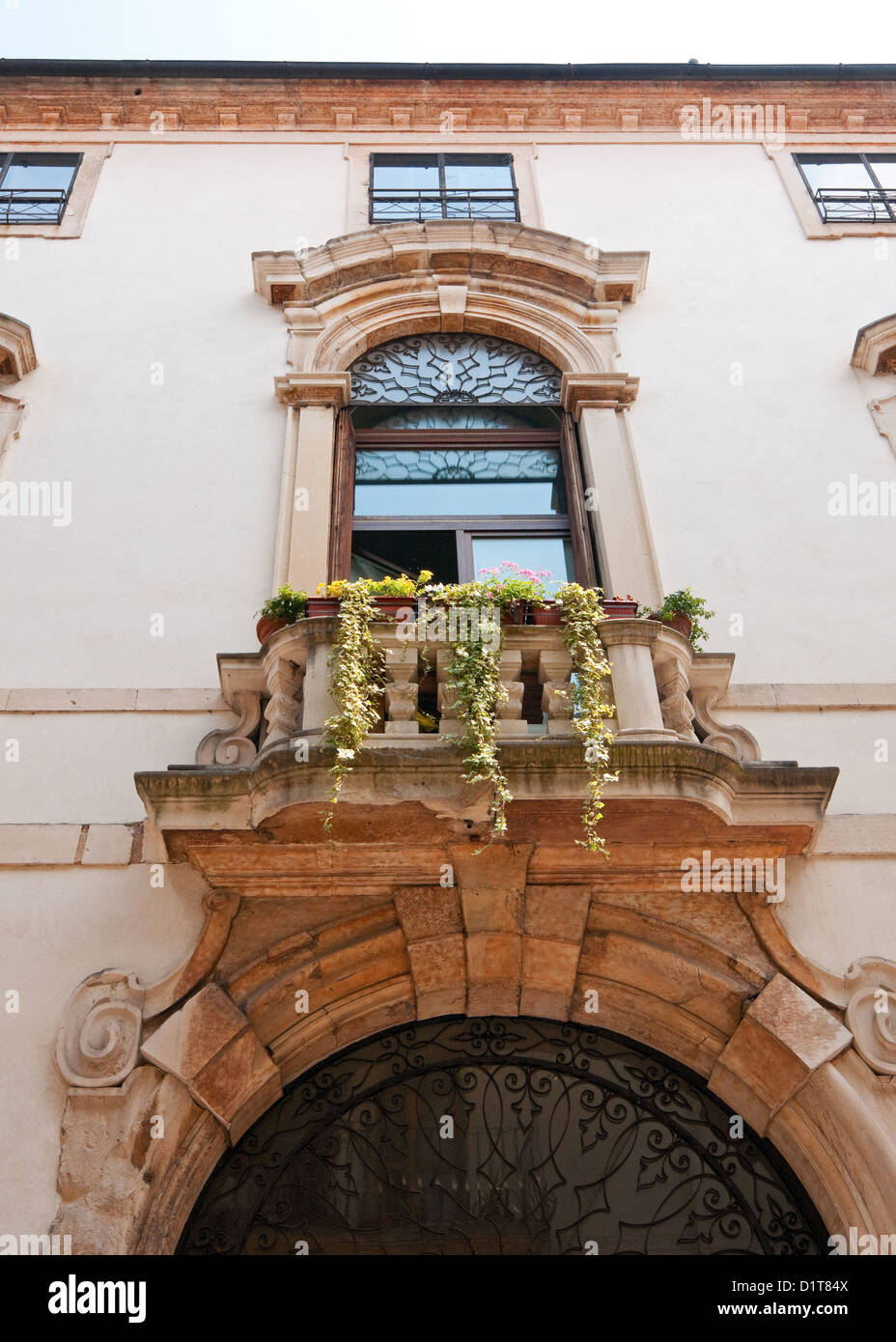 Portes, fenêtres et balcon, Vicenza, Italie Banque D'Images