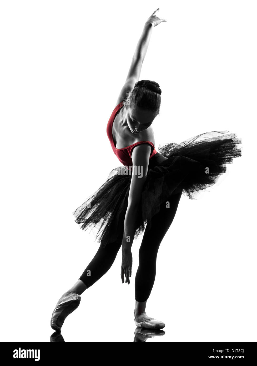 Une jeune femme ballerine danseuse de ballet danse avec tutu en silhouette  studio sur fond blanc Photo Stock - Alamy